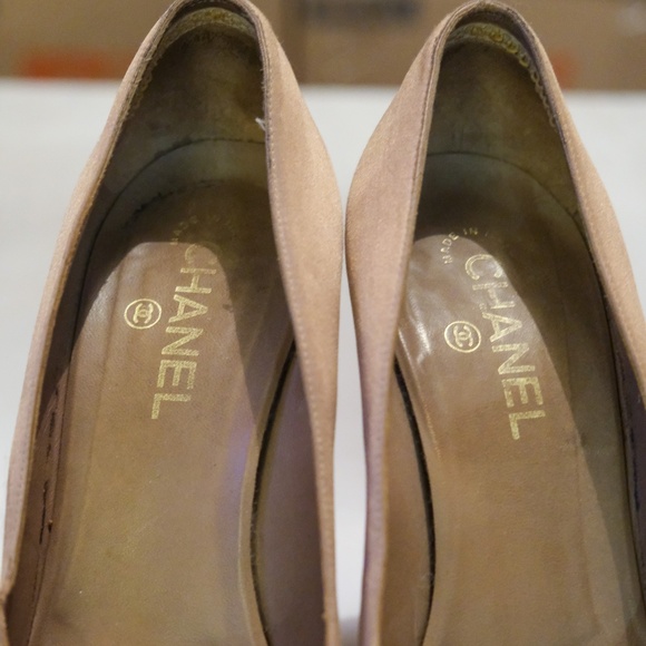 CHANEL Platform Pearl Leather Black and Brown Pumps - Picture 3 of 9